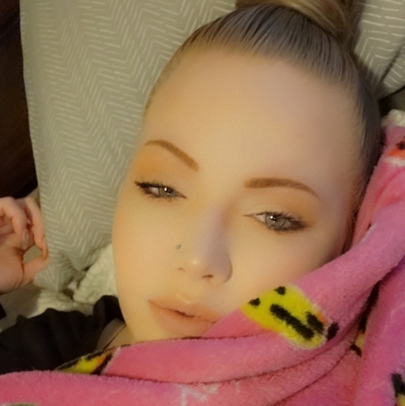 Meet your Posher, Stephanie - Picture 4 of 4